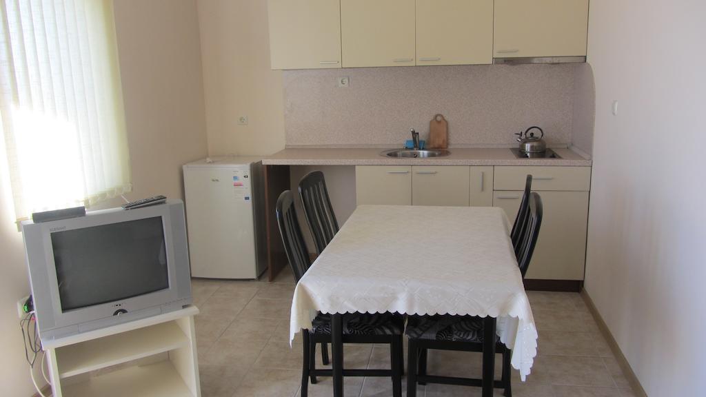 Apartments Bizone Kavarna Habitación foto